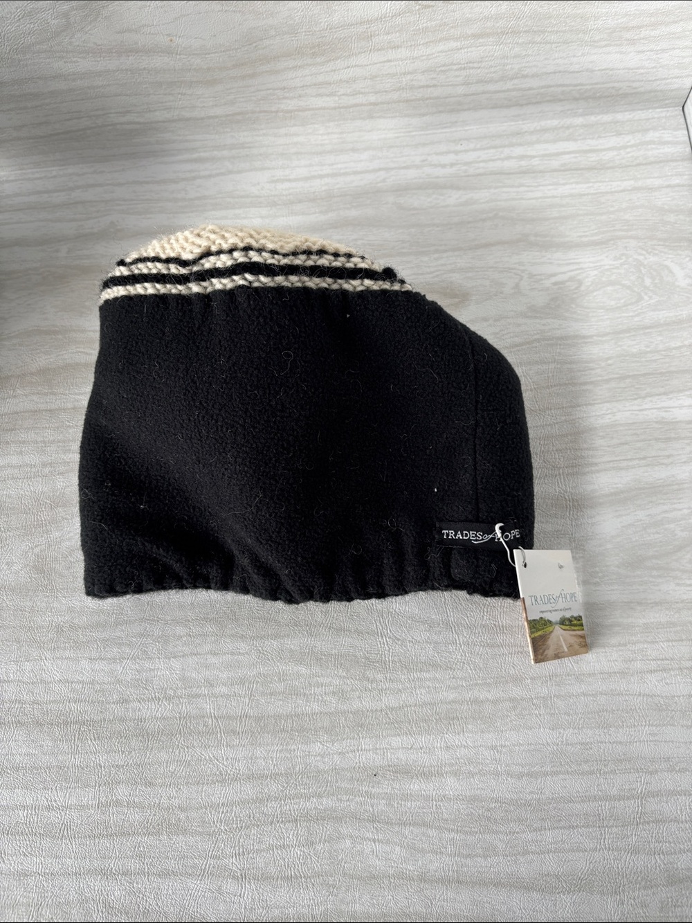 NWT Fair TRADE snow top beanie - black and white - Picture 7 of 9